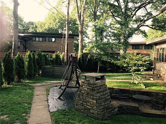 2nd image of 153 Hartwood Dr