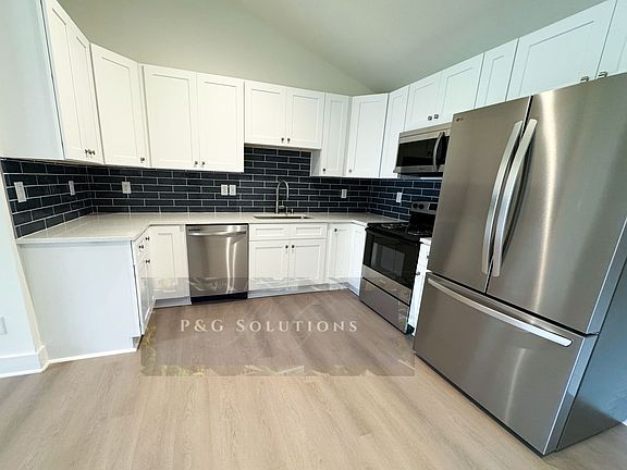 2nd image of 1129 W 3rd Ave