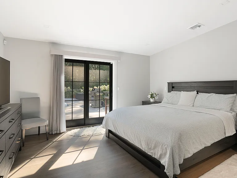 42 Sandra Rd — Photo 16