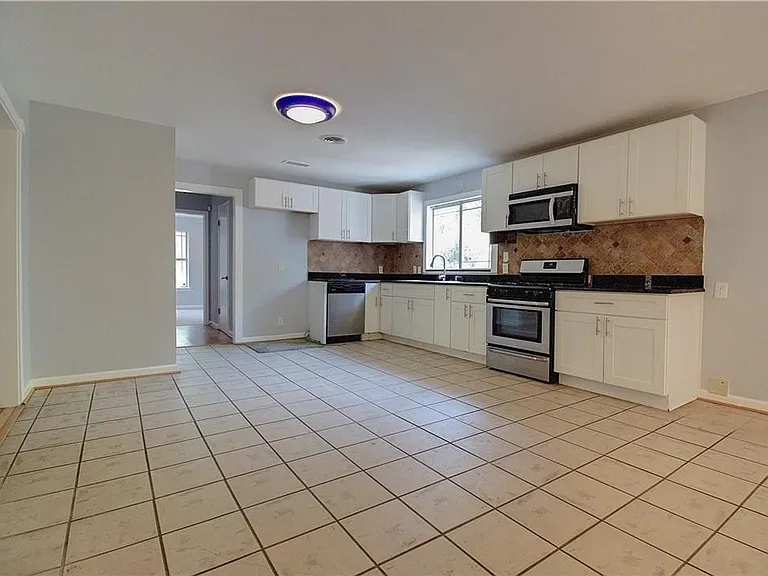 8115 Claremont Dr — Photo 9