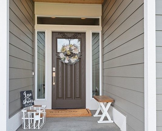 Warm, inviting front entry.