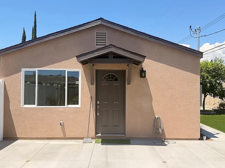 2036 N Primrose Way — Photo 2