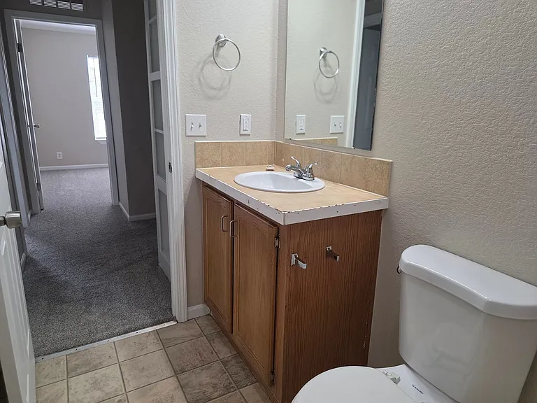 1135 S Navajo St — Photo 11