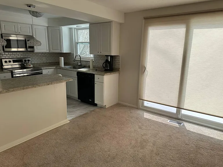 28 Mapleview Cir — Photo 5