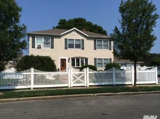 80 Alice Rd, West Islip, NY 11795