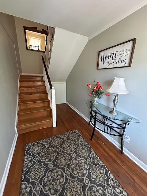 Foyer in building - 505 5th Ave S #1