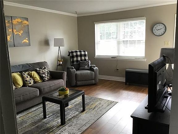 4th image of 138 Normandy Ave