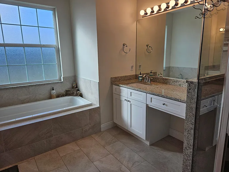 5768 NW Zenith Dr — Photo 17