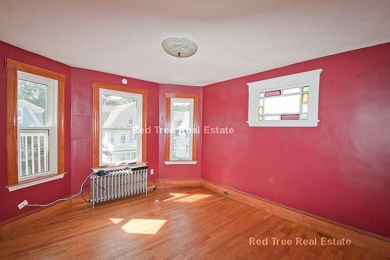 2nd image of 49 Burton St