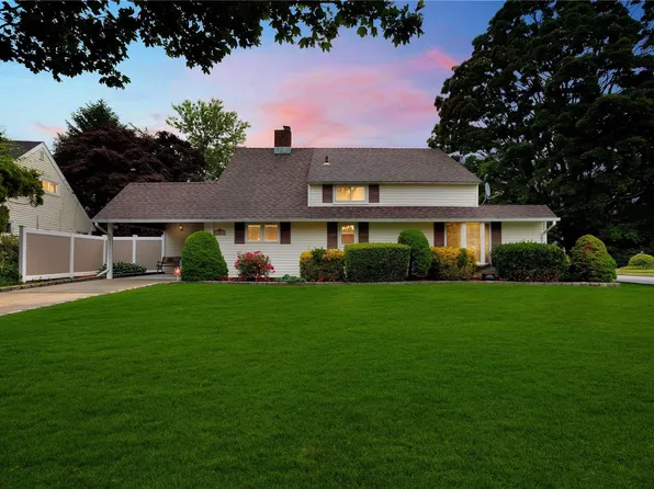 61 Alpine Lane, Hicksville, NY 11801