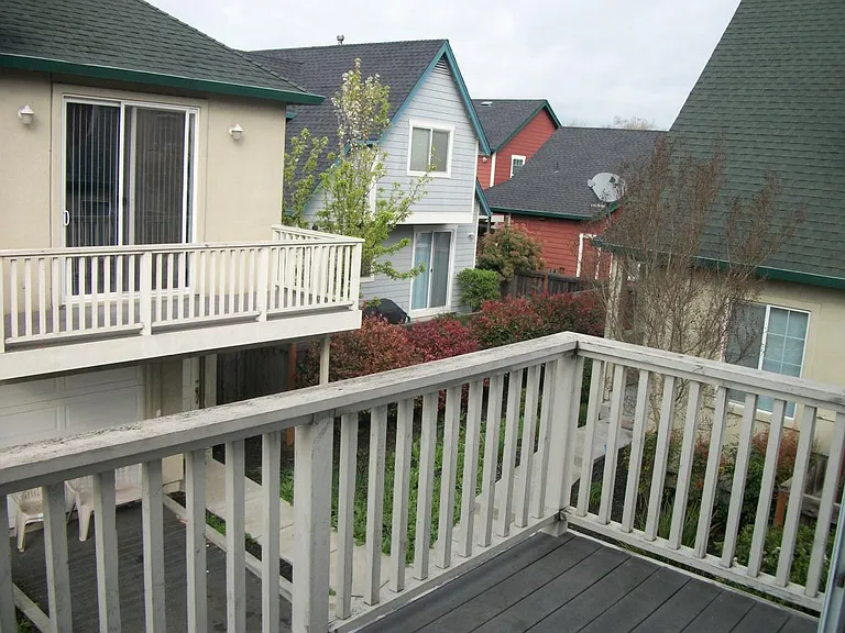 1447 Maple Ave — Photo 7