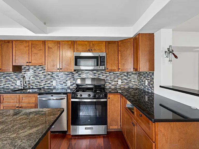 223 N New St — Photo 17