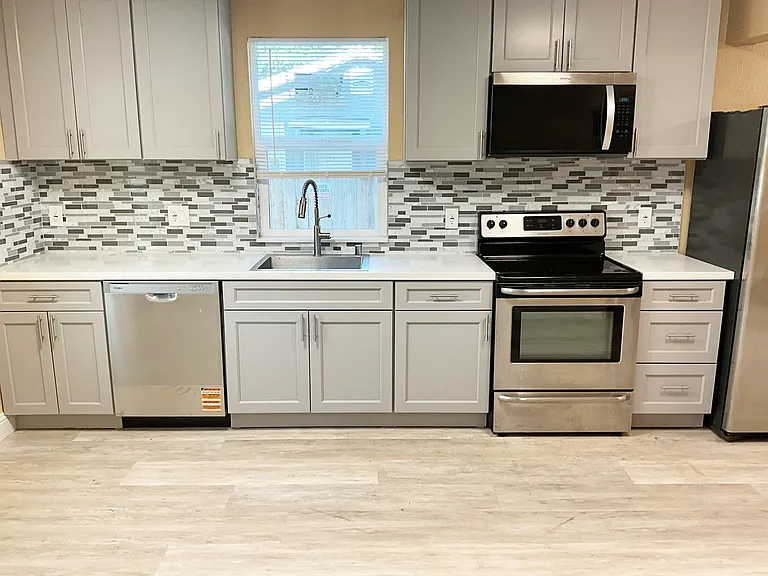 1639 E 6th St #1639 — Photo 3
