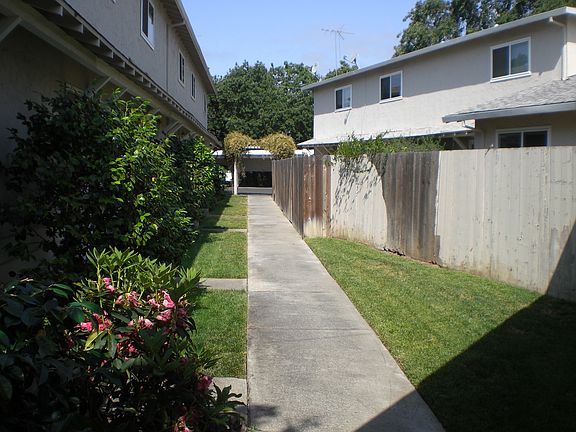 3rd image of 10367 Greenwood Ct