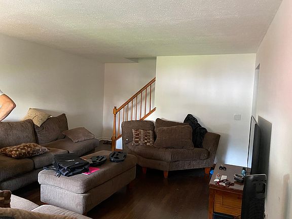 4th image of 317 Oakwood St