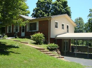 1001 Rebecca Dr, Burns, TN 37029