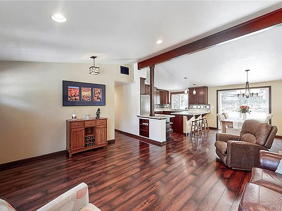 4th image of 1129 Burtonwood Ave