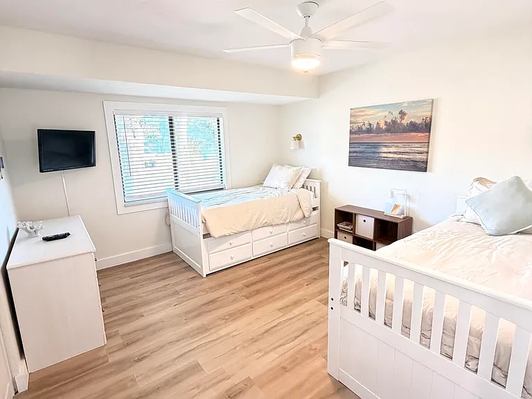 948 Canal Cir — Photo 24