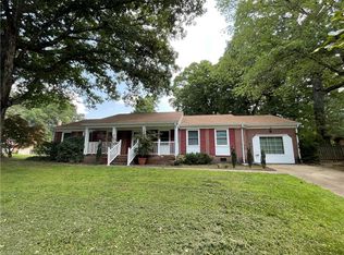 28 Indian Springs Dr, Newport News, VA 23606