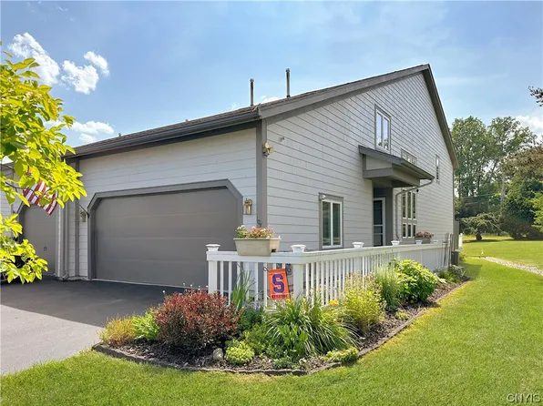 107 Midlake Cir, East Syracuse, NY 13057