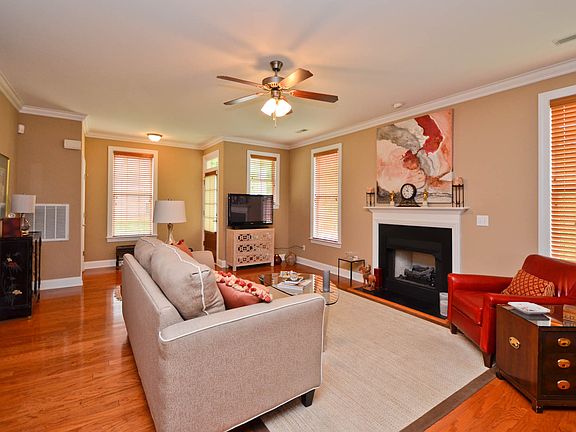 5th image of 7 Abelia Ct
