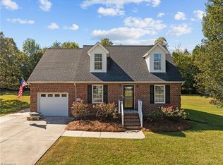 522 Salem Ridge Dr, Randleman, NC 27317