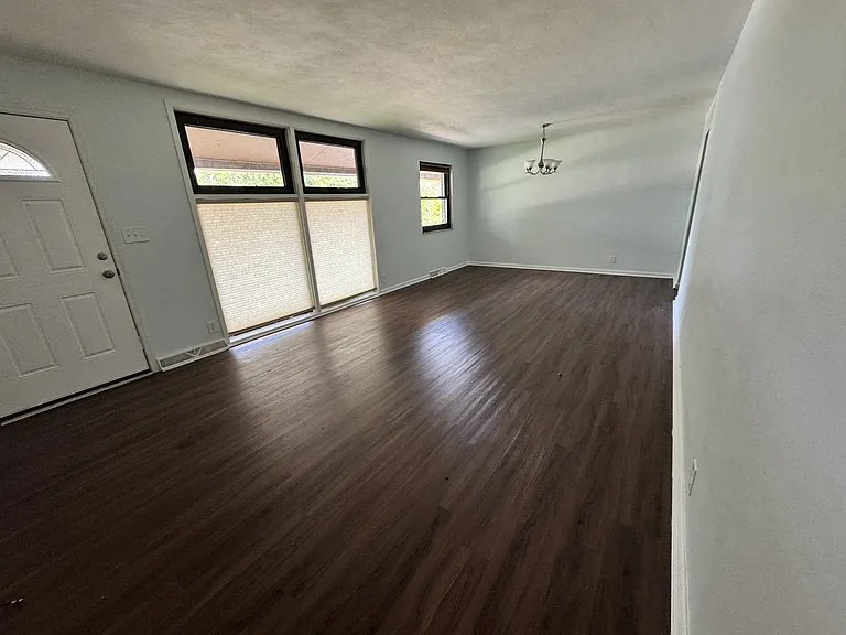 716 Cranford Dr — Photo 4