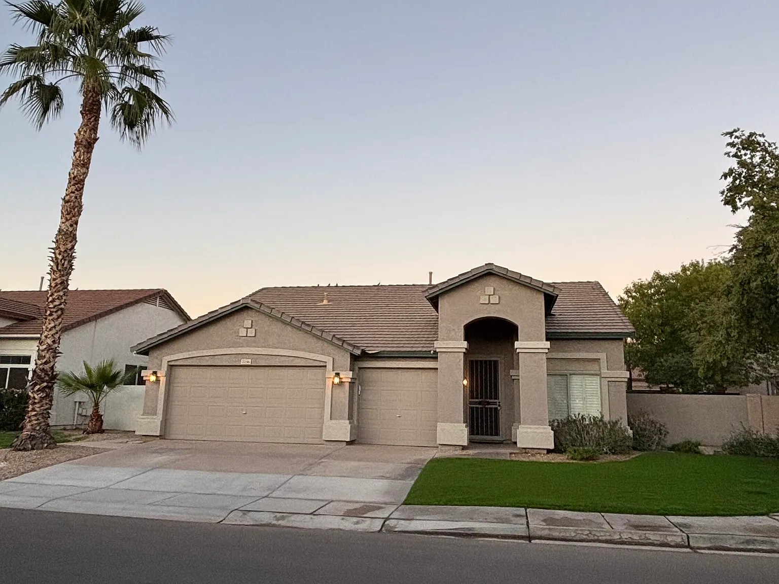 4 bed, 2.0 bath, 1961 sqft, $2,850 — Photo 2
