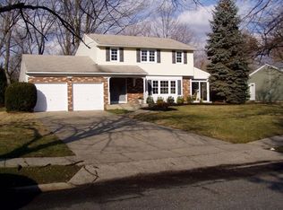 307 Plantation Dr, Cinnaminson, NJ 08077