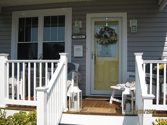 4th image of 1025 Arlington Ave