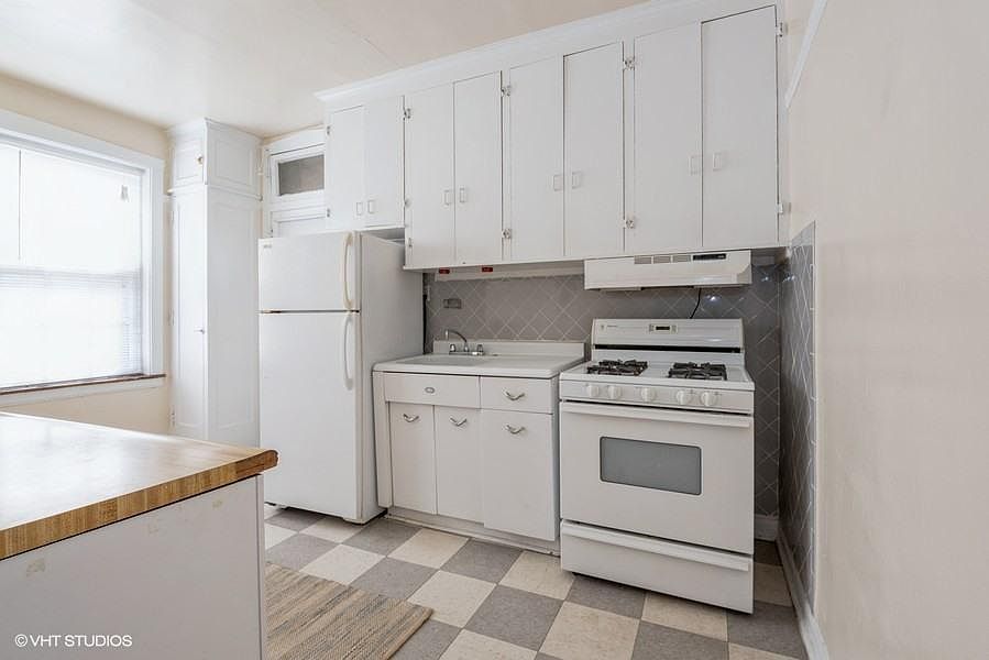 1st image of 2515 W Winnemac Ave #2B