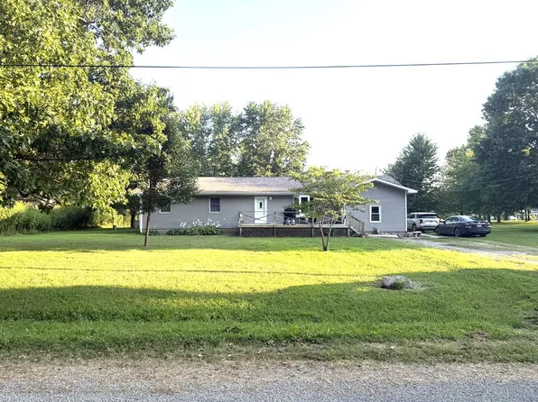 6044 McCarty Rd, Kinmundy, IL 62854