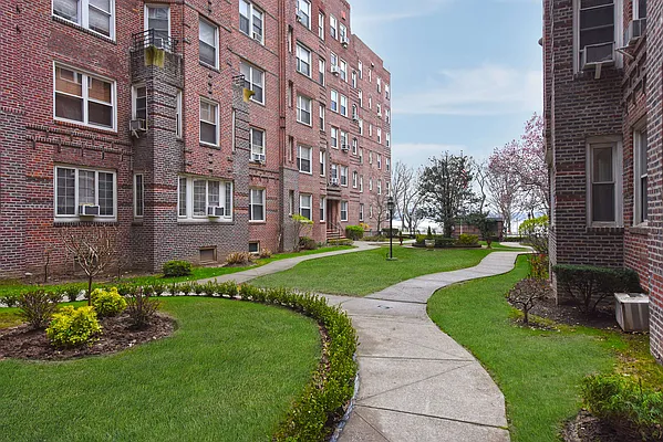 Sold by Remax Edge | media 22