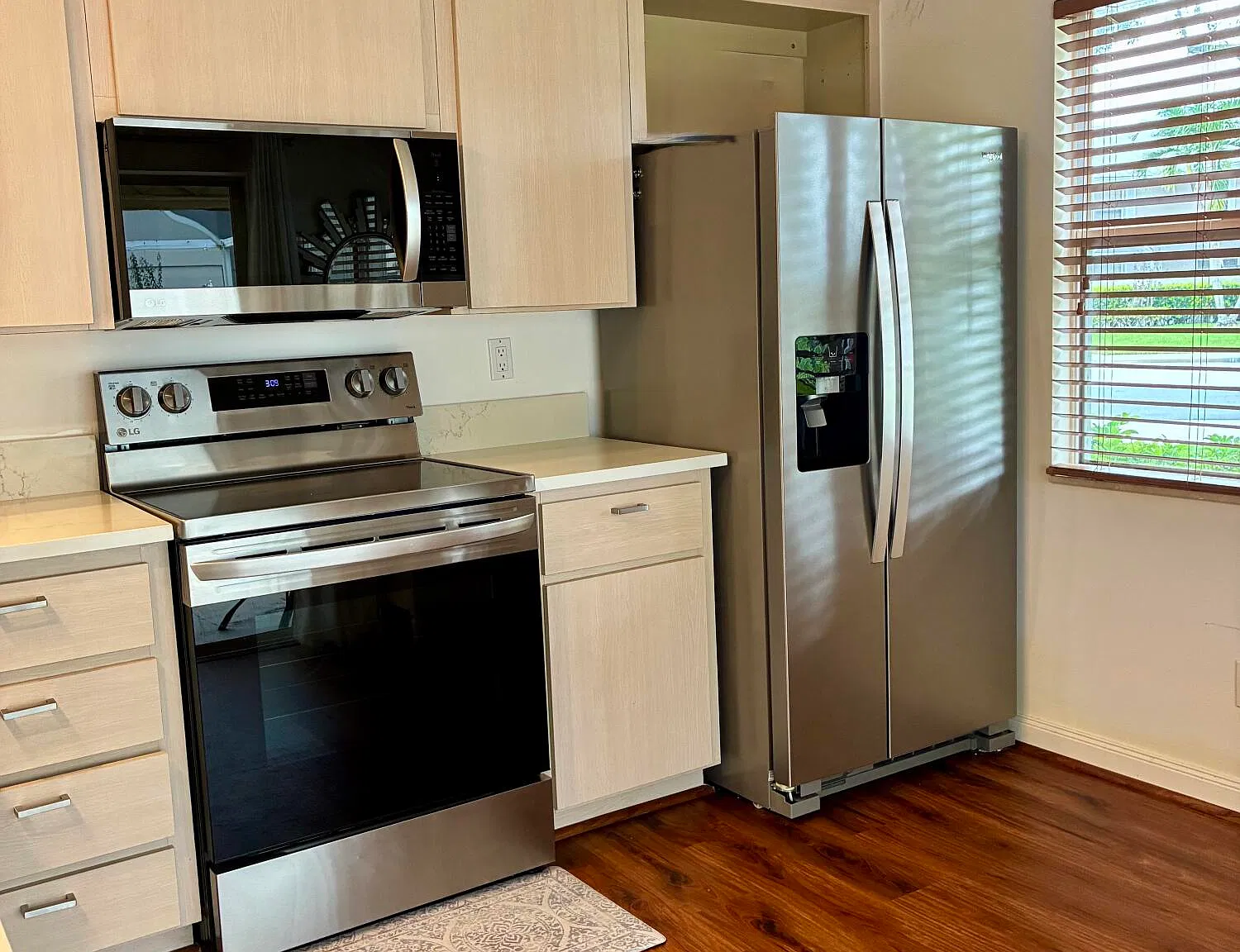 2 bed, 2.5 bath, 1374 sqft, $2,400 — Photo 3