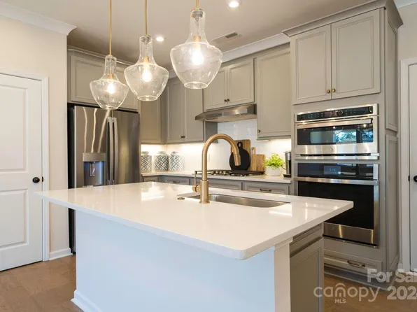 1262 D Brawley School Rd, Mooresville, NC 28117