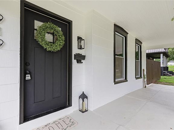2nd image of 919 4th Ave
