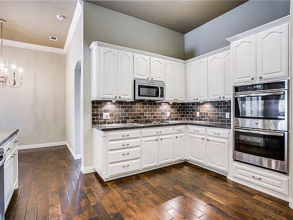 3rd image of 510 Castlerock Cir