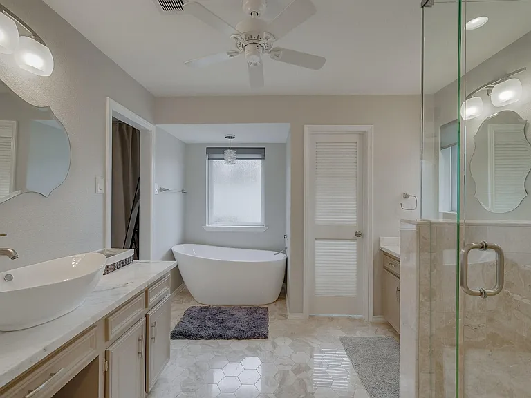 502 Stillmeadow Dr — Photo 4
