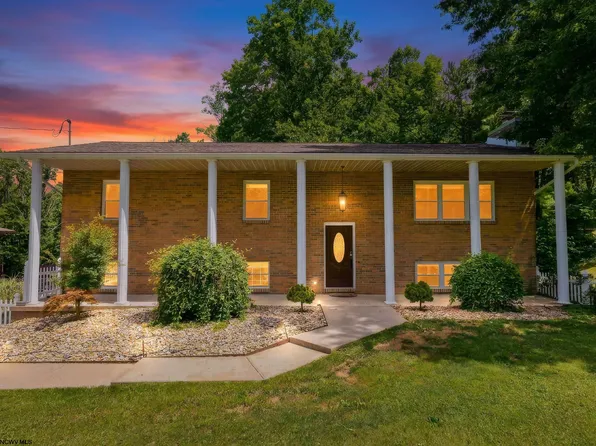 878 Shaffer Ln, Morgantown, WV 26508