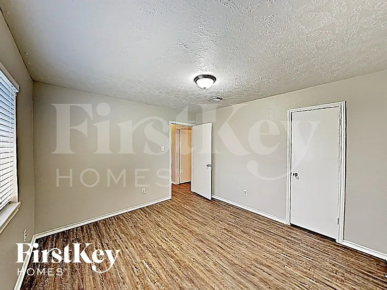 6803 Stiller Dr — Photo 10