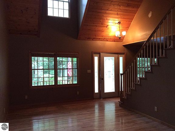 4th image of 1461 E Cedar Dr