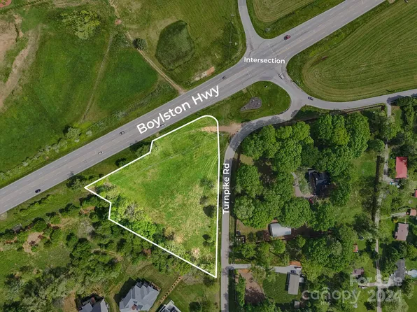 320 Turnpike Rd, Mills River, NC 28759