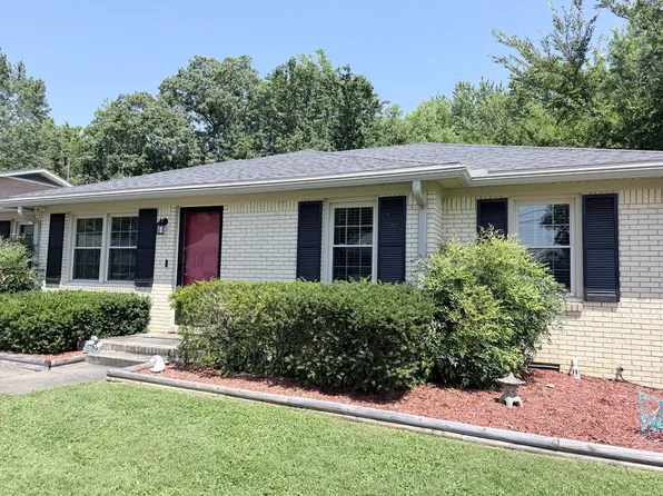 910 Springmont Dr, Hopkinsville, KY 42240