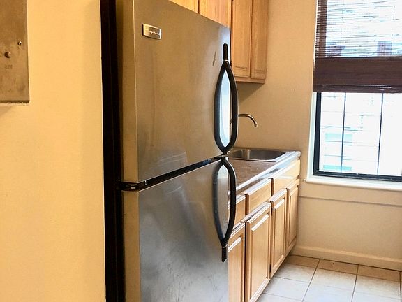 4th image of 379 Eastern Pkwy #4C