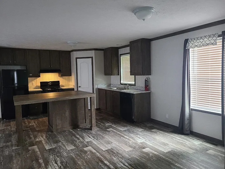Norton Shores — Photo 86