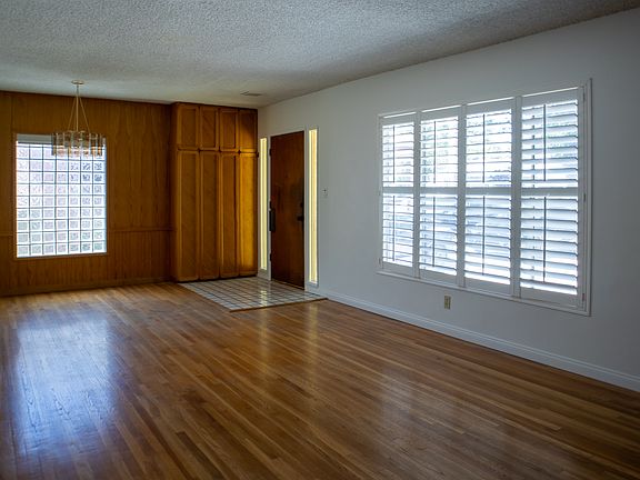 5th image of 17640 Kittridge St