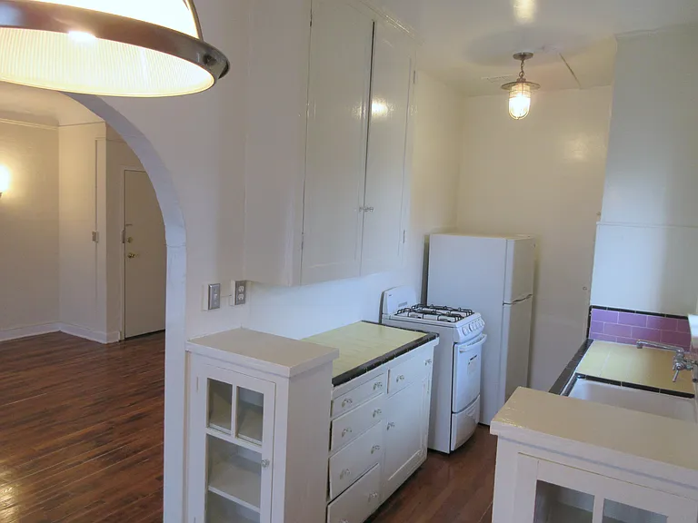 654 S Detroit St #401 — Photo 6