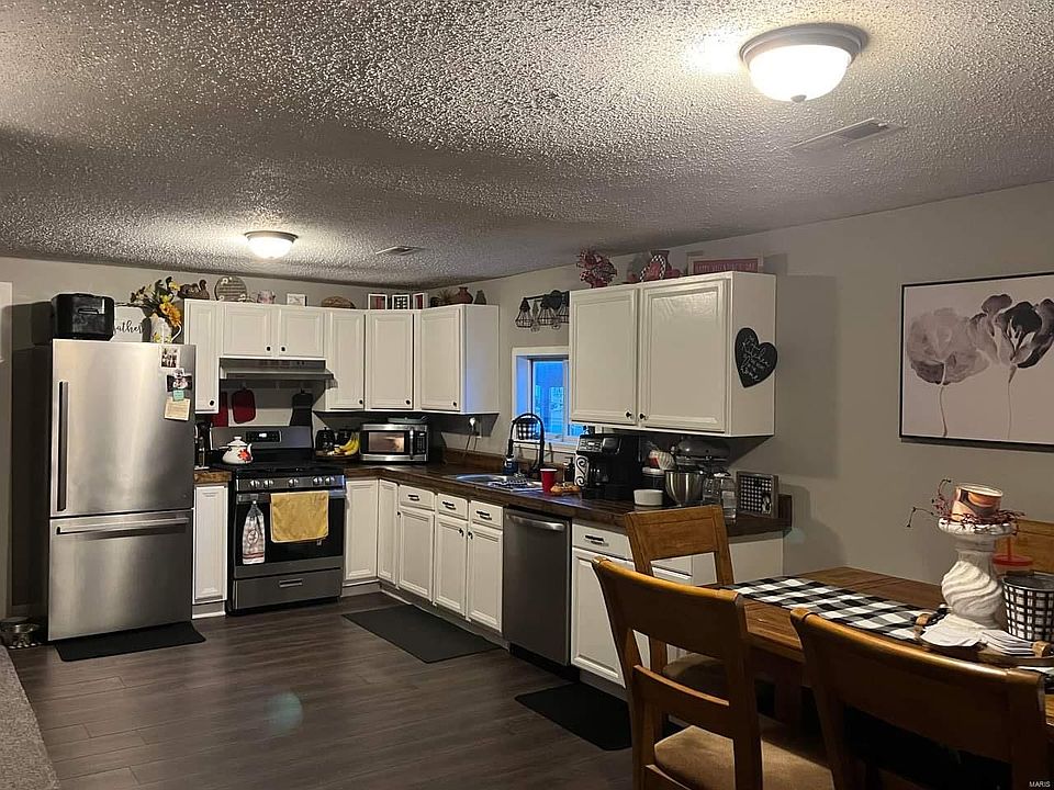 2nd image of 218 N 8th St