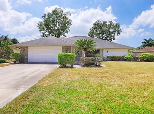58 Willoughby Dr, Naples, FL 34110