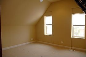 5th image of 2300 W Medill Ave #3W